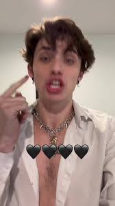 Melody Brewster's Instagram, Twitter & Facebook