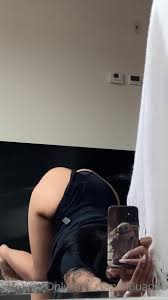 Lil6uapoo Asian Babe Showing Off Booty On Mirror onlyfans Video