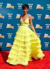 Lindos Vestidos Amarillos Para Tu Fiesta De 15 Chica De 15 Vestido Amarillo Vestido De Rihanna Fotos Rihanna