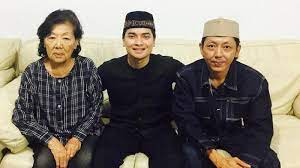 Her birth sign is taurus and her life path number is 7. Alvin Faiz Dan Larissa Chou Putra Arifin Ilham Kunjungi Mertua Setelah Tidak Bertemu Sejak Menikah Tribunstyle Com