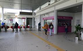 The station serves as both a stop and an interchange for the ktm komuter's seremban line, ktm ets, the lrt sri petaling line. Bandar Tasik Selatan Erl Station Strategic Connection Point To Erl Lrt And Ktm Komuter Klia2 Info