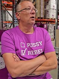 😻What makes Petrebels unique? A combination of our patented design,  quality control and a perzonalised production process. How do we make our  cat trees? Dennis tells you in this video.