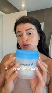 Um dos produtos coreanos que eu estava mais curiosa pra testar e que acabei  amando na mesma proporção: o Zero Pore Pad A proposta é reduzir a aparência  dos poros e controlar