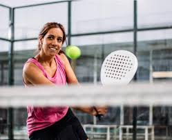 Enquanto modalidade desportiva ou somente um desporto da moda, o facto é que são já muitas as pessoas que vão experimentar esta prática que se joga a pares e tem crescido exponencialmente em portugal. Juventude Padel O Novo Clube De Padel Esta Prestes A Abrir Em Sarilhos Grandes Montijo On City