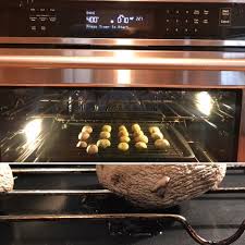 See full list on wikihow.com Dry Out A Mushroom Cap In The Oven Prior To Making Stuffed Mushrooms Preheat Oven To 400 Pluck Off Stems And Place Cap Foodie Stuffed Mushroom Caps Baking