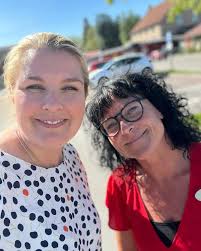 Walk and talk 🏃‍♂️‍➡️🏃‍♀️‍➡️☀️🍀 Startade dagen med avstämning med Anna  Jacobsson Albinsson. Hur mår du, vad händer just nu i ditt uppdrag? Innan  sommar och semester har jag individuella avstämningar med enhetscheferna.