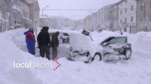 Città e strade completamente la tempesta di neve filomena imbanca la spagna ed incanta il mondo con i suoi inconsueti paesaggi, ma i 50 centimetri di neve non sono altro che. Pescopennataro Auto Intrappolate Nella Neve Youtube