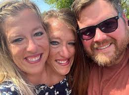 Conjoined twins Abby and Brittany Hensel only get paid one salary between  them