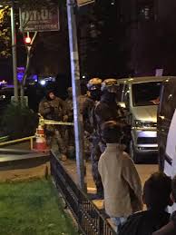 Adana adli tıp birimi'nde sağlık kontrolünden geçirilen şüpheliler, sorgulanmak üzere emniyete götürüldü. Sirinler Cetesi Lideri Yakalandi