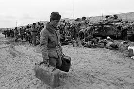 Les relations se tendent donc à nouveau, particulièrement quand l'urss envahit l'afghanistan en décembre 1979. Le 15 Fevrier 1989 Les Sovietiques Se Retirent D Afghanistan La Presse