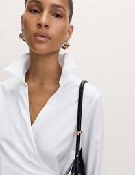 Matty M Shop Riley SS V Neck Tee (Black)