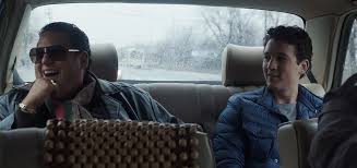 Jonah hill takes a step forward in war dogs. image: Bild Zu Jonah Hill War Dogs Bild Jonah Hill Miles Teller Filmstarts De