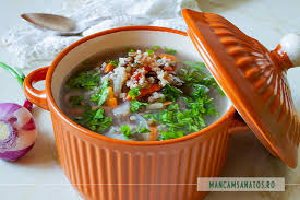 Apa, ceapa, morcov, telina radacina, gogosar congelat, linte verde ardei iute suc de rosii (pus la final si mai fierb 1 min) putina sare. Ciorba De Linte Verde Si Mei Cu Sumac Si Ghimbir Mancamsanatos