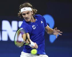Stefanos tsitsipas is the first teenager who has beaten four top ten players in a row and i thought it was high time to post an update on stefanos tsitsipas tennis racquet. Atp Cup Stefanos Tsitsipas Rastet Aus Und Verletzt Seinen Vater Apostolos