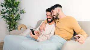تبحث دائما عن صور سكس متحركة متجدده لتشاهد النيك المتحرك ازبار رجال بداخل كس نساء متحرك ايضا تريد ا تشاهد صور زبر يدخل في الطيز الكبيرة متحرك كل ذالك واكثر تشاهدة معنا في اضخم مكتية صور سكس متحركة متجدده. Free Photo Happy Young Gay Couple Sitting Together On Sofa Looking At Mobile Phone
