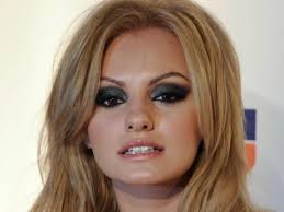 After she was invited to sing in a televised show at the age of 15, she eventually participated. Musik Alexandra Stan Wirft Manager Brutale Schlage Vor Maz Markische Allgemeine