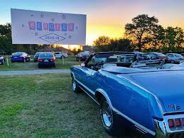 Oregon gardens resort is located in the quaint historical town of silverton, or. Best Drive In Movie Theaters In The Us Places To Watch Movies Outside Thrillist