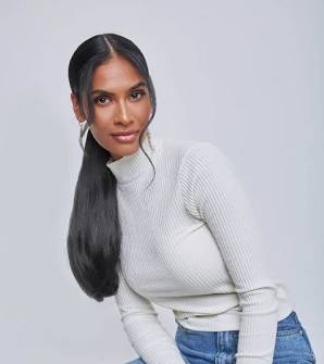 The glossy high ponytail, AI generated
