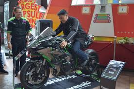 Clad in completely new ninja styling, the new ninja 250 delivers greater performance than its predecessor care of. Kawasaki Malaysia H2 H2r Handover Ceremony I Moto My