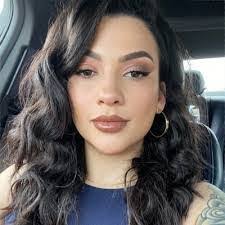 Katie Holliday's Instagram, Twitter & Facebook