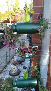 Alte Abflussrohre Bemalt Und Bepflanzt Und Ein Loch Fur Die Giesshilfe Fertig Mit Bildern Gartengestaltung Garten Abflussrohr