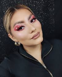 𝑬𝒍𝒊𝒛𝒂 𝑨𝒓𝒊𝒂𝒔 𝑴𝒂𝒌𝒆𝒖𝒑 𝑨𝒓𝒕𝒊𝒔𝒕...