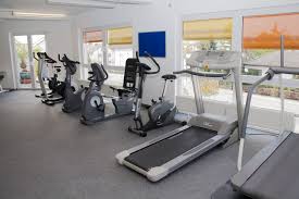 Moving a heavy treamill techs working safelypro fitness movers How To Move A Treadmill Up A Flight Of Stairs