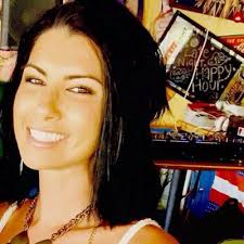 Holly Wong (@hollyd4y)