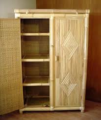 Die schiebetüren überlassen es dir, ob du den inhalt zeigen oder verbergen willst. Bambusschrank