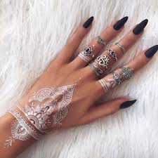 Art Black And White Henna Pin By Reimagine Space On White Henna Tattoo Art Designs Henna Tattoo Hand White Henna Tattoo Nail Jewelry