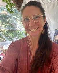 Vicki Strauss's Instagram, Twitter & Facebook