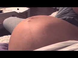 Ab wann spürt man kindsbewegungen in der schwangerschaft und wie fühlen sie sich an? Starke Kindsbewegungen Im Babybauch Oder Auch Zwergenparty Youtube