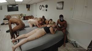 RosaMiller – Frisch geduscht gekommen – Pussy und Arschloch in Nahaufnahme  verwöhnt | JustPorn.to