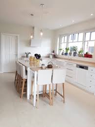 Lorsqu'une table de cuisson est installée sur un îlot central. Ilot Central Modulable 3 A 10 Personnes Realisation Menuiserie Platani Fessenheim France Ilot Central Table Cuisine Ouverte Ilot Ilot Cuisine