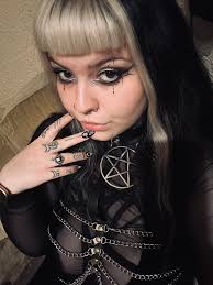 Hi all, writing to introduce myself (at last), been having a terrible year  as lost my job and recently my stepmother...but life goes on. Otherwise, an  ex-academic, cat lover, cinema goer, and