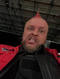 I found @davedwonch in Artist Valley at @fanexpodenver yesterday. I picked  up his new 'The Automaton' book and this sketch of Mario for my nephew.  Make sure to seek him out this