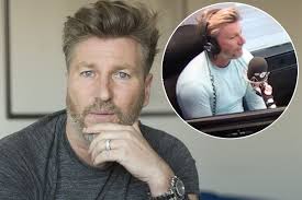 Former wales midfielder robbie savage is set to return to playing after signing for stockport town in the 10th tier of english football. Robbie Savage Why I Can Not Forgive Myself Over My Father S Death North Wales Live
