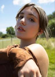 Courtney 📷 #courtneyeaton #yellowjacketsthebloodhive #yellowjackets  #buzzbuzzbuzz