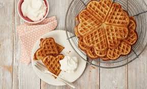 Joghurt Panna Cotta Erdbeer Torte Rezept In 2020 Waffeln Lebensmittel Essen Waffeln Rezept