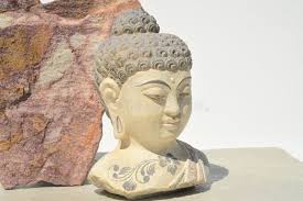 Rosa Stenskiva och Buddha fotografering för bildbyråer. Bild av durk