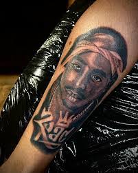 Laura Batt's Instagram, Twitter & Facebook