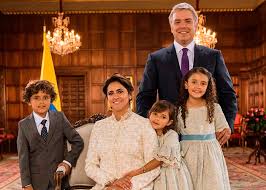 Desde pequeño ha tenido claro que su prioridad es la familia, pues ayudaba a su mamá con la venta de empanadas para sostener un hogar de diez hijos, de los que doy en día, desafortunadamente, quedan. Fotos La Nueva Familia De La Casa De Narino Las2orillas