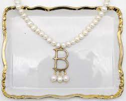 It is most likely between 1501. Kette Anne Boleyn Mit B Susswasserperlen Etsy In 2021 Anne Boleyn Kette Schmucksteine