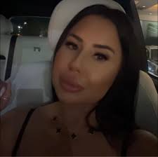 What venues in Oakland, Wayne, Macomb counties can accommodate 300-350  guests for a wedding?