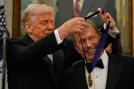 Trump awards medals to Kennedy Center honorees