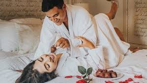 ٨ أشياء تريدها المرأة من الرجل أثناء ممارسة العلاقة الحميمة