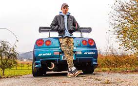 The r33 which it replaced was a great car but the r34 gtr is much more advanced in every area. Hirschendorf Godzilla Eine Raritat Mit 300 Ps Hildburghausen Insudthuringen