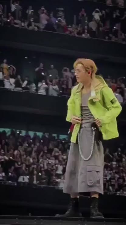 V V_WORLDTOUR_ARIRANG_LONDON_D1 _ nycnamjoon _ dash_of_purple . . . . ... |  TikTok