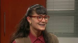 At a fashion house that's obsessed with looks, unattractive secretary betty works out of public view but her financial acumen could save the company. Yo Soy Betty La Fea Nbc Com