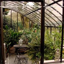 L Automne Est La Nous On Profite Encore Du Jardin Grace A Nos Serres A L Ancienne Maison Verte Serre Serre En Bois
